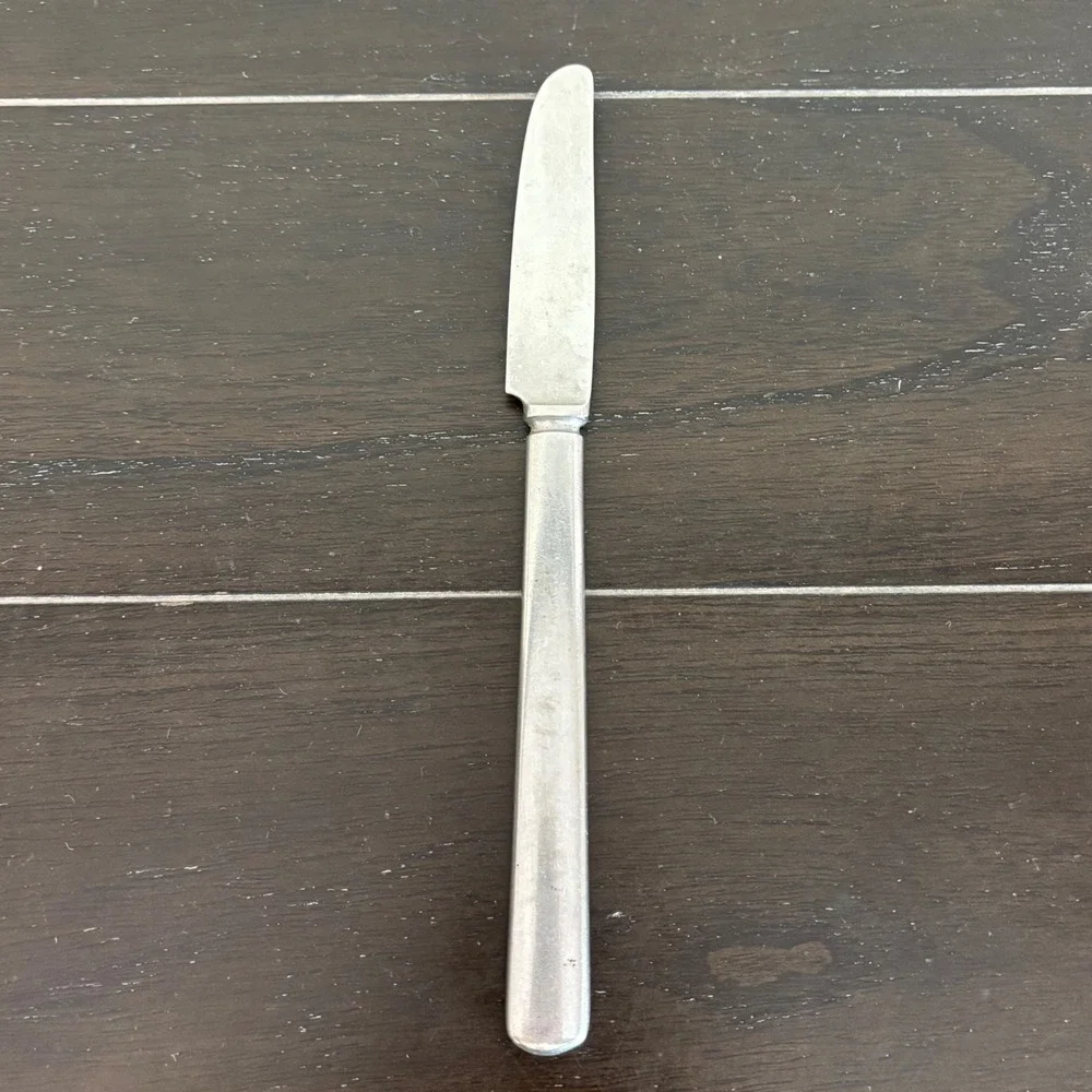 Vintage‎ Silver Tone Dinner Knife Minimalist Rounded Handle Flatware 8.5